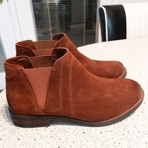 🔥LIKE NEW DISTRESSED CLARKS🔥